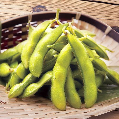 新鲜采摘的毛豆（煮或烤）