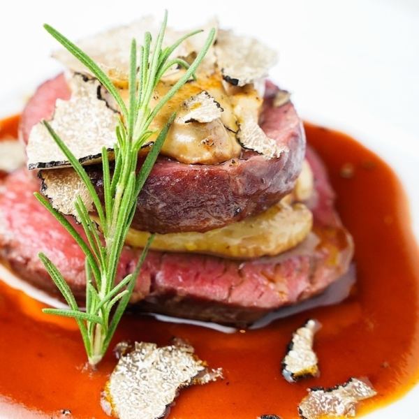 Ancer's specialty "Rossini with beef tenderloin and foie gras"