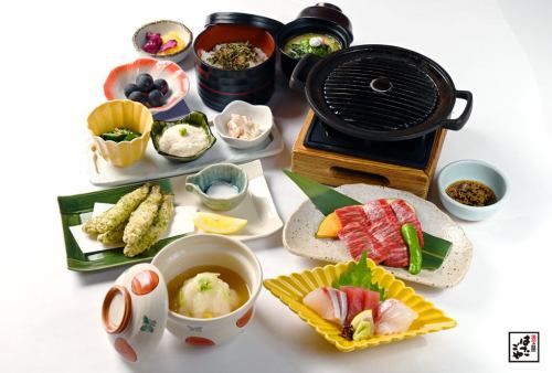 □季節会席　＝花友禅＝はなゆうぜん＝□　◆季節の食材をちょっと贅沢に味わう、ワンランク上の会席です。