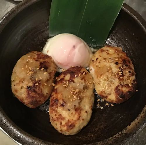 自家製手ごねつくね　チーズ入り温玉添