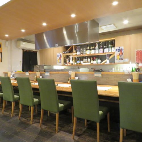 ゆったりカウンター席には限定メニューもございます♪