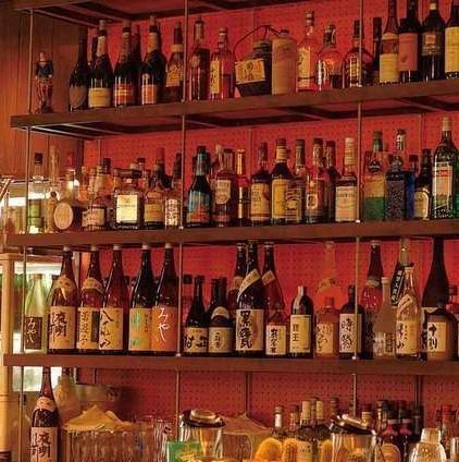 カウンター内にはお料理に合うバラエティ豊かなお酒がズラリ。間接照明が「大人の隠れ家」的雰囲気を醸し出しています。パルコからも近いので買い物帰りやデートの後のお食事利用はもちろん、24時まで営業しているので食事の後の語らいの場面で訪れれば、二人の距離もグッと縮まるかも♪ぜひ素敵な松本の夜を【だぶる】で！
