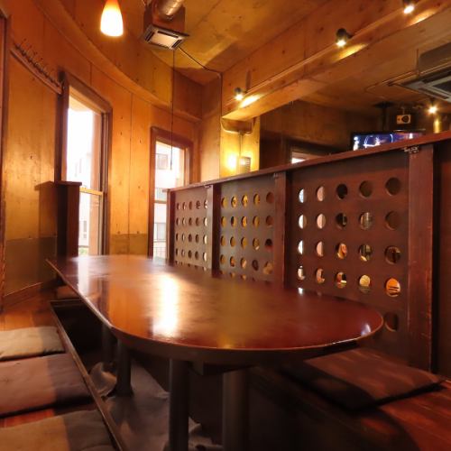 Enjoy a relaxing banquet on the raised platform.