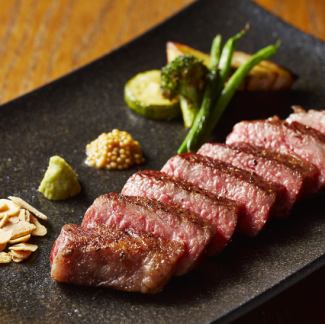 A5黒毛和牛のランプ肉のステーキ -A5 Black Wagyu beef. Lump steak-