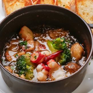 タコのアヒージョ -Ajillo of octopus-