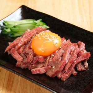 炙りユッケ