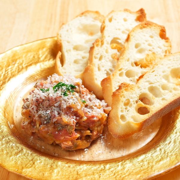 牛肉とウニのタルタル風（バケット4枚付き）