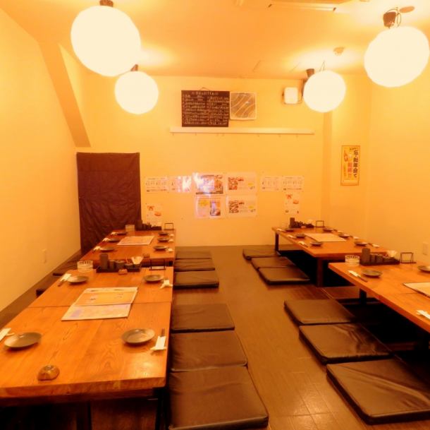 The room in the back can accommodate up to 28 people! It has a sunken kotatsu so you can stretch your legs out. Recommended for all kinds of parties, such as year-end and New Year parties, welcoming and farewell parties, etc.