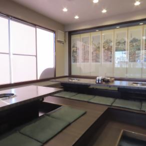 【2階席と1階席に掘りごたつ席ございます！】