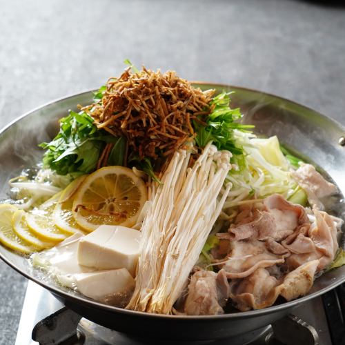 Hakata offal hot pot with chin soup, salted lemon