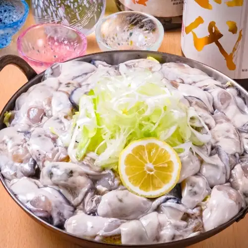 Fresh oysters nurtured by the gentle currents of Hiroshima are ¥900 (tax included)♪