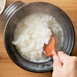 田舎の雰囲気を再現した店内でゆったり五感を癒すお食事タイムを