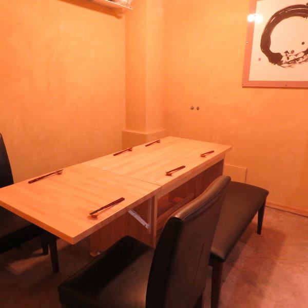 «For company banquets and reunions, etc.» Good location 2 minutes on foot from Tenmonkan Park.It is a table seat that can be used for up to 8 people who often have a request at a banquet.※ We recommend reservation.