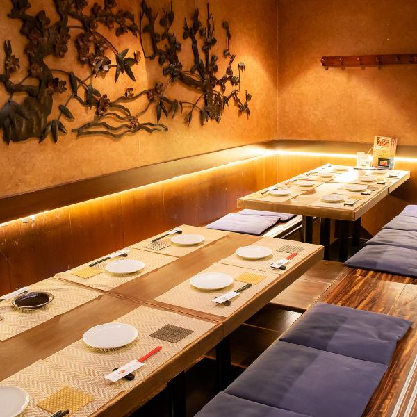 【完全個室♪団体様歓迎!!】宴会に最適★壁の装飾が特徴的な掘りごたつお座敷は【最大20名】程度まで対応。ご宴会の際はぜひご予約ください。