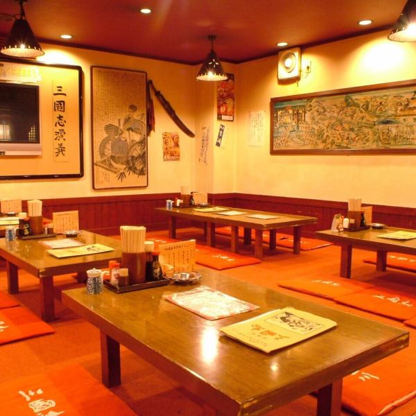 The room is perfect for large groups of people and company banquets up to 40 people ♪ There is also a large screen TV for the tatami seats!