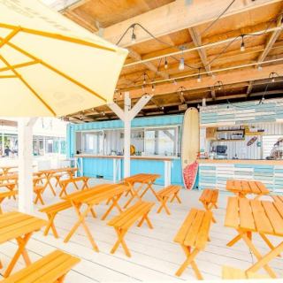 フォトジェニックなロケーションで夏の由比ヶ浜の海を漫喫♪