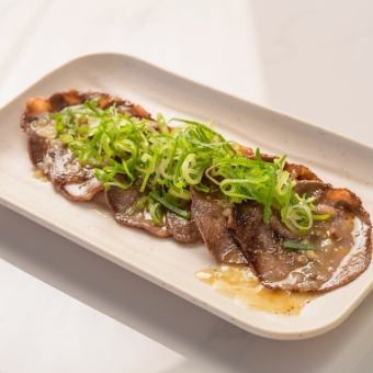 【居酒屋コース】もつ焼き、牛タン、油淋鶏など盛りだくさん！さらに2H飲み放題付き5000円(税込)