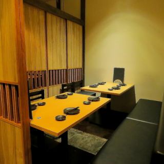 扉付き完全個室のプライベート空間となっておりますので周りを気にすることなく宴会、パーティーをお楽しみ頂けます。各種宴会に最適◎!お席、プラン、ご予算などのご相談もお気軽にお問い合わせください。※間がのれんの仕切りとなっており、~4名様向けの半個室席としてもご利用いただけます。