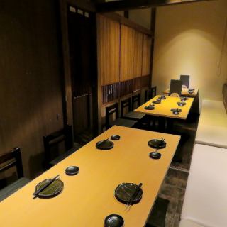 レイアウトも自由自在!総席数《130席》の広々とした店内は、少人数~団体様まで皆さま個室でご案内可能!貸切でのご予約も承っておりますのでお気軽にお問い合わせください。コースは全て飲み放題付!お得な飲み放題付プランを多数ご用意しております。