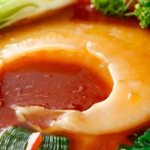 We also have a full menu of high-quality ingredients such as shark fin and abalone.