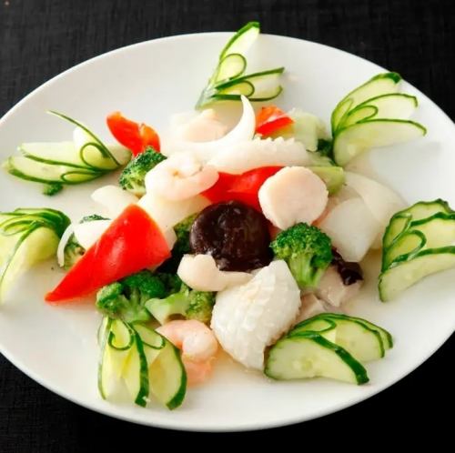 Stir-fried three kinds of seafood