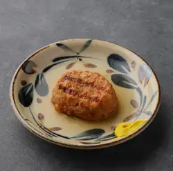 Homemade charcoal-grilled chicken meatballs (with sauce/salt)