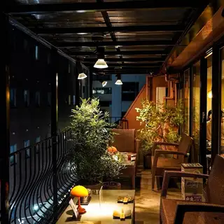 它適用於各種場合，從休閒聚會到特殊晚宴。盡情享用美味的食物和飲料。談話一定會很愉快！