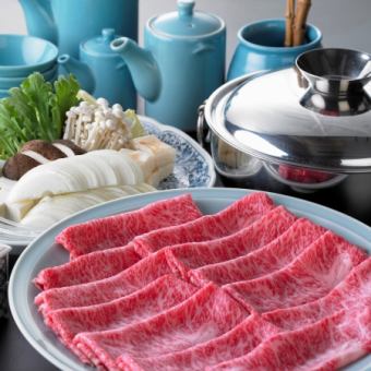 특선 흑모 일본소 “샤브샤브·스키야키·맛샤브” 8800엔 코스
