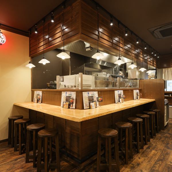 We have counter seats that you can feel free to use even if you are alone! Recommended not only for alone but also for dates! [Namba/Namba/Yakitori/Birthday/Izakaya/Private/All-you-can-drink/Girls' party/Sushi/Meat Sushi/Lunch/Otsunabe]