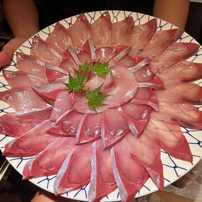 その日に仕入れた新鮮な魚を使用した絶品料理！お酒と一緒に是非
