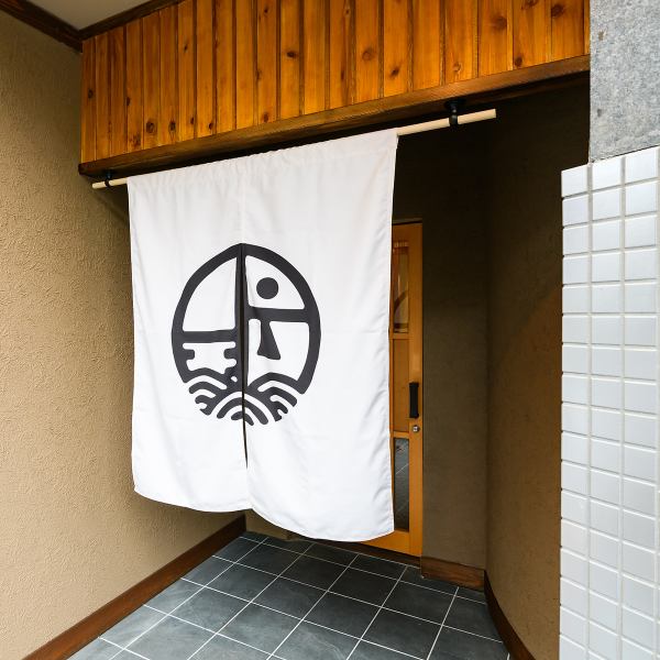 【長子第3家店在那霸、松山開業★】距離單軌電車縣廳前站步行6分鐘，交通便利！有招牌菜「涮涮鍋」等使用當季新鮮魚類烹製的菜餚，以及用鍋煮的米飯搭配“愛媛宇和島鯛魚飯”和“近江牛麻包飯”等多種推薦菜餚◎