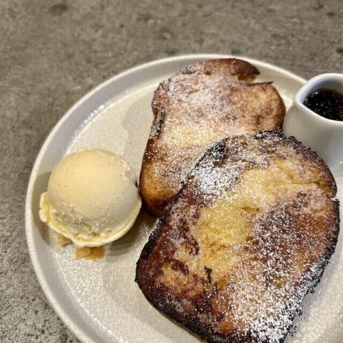 フレンチトースト　自家製アイスクリーム