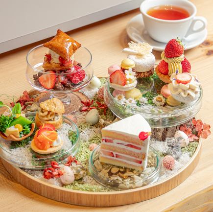 【4/7～5/17◆平日限定】苺と春の彩りショートアフタヌーンコース/5,600円(税込)