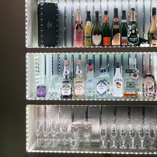 飲んで歌って遊べるBAR