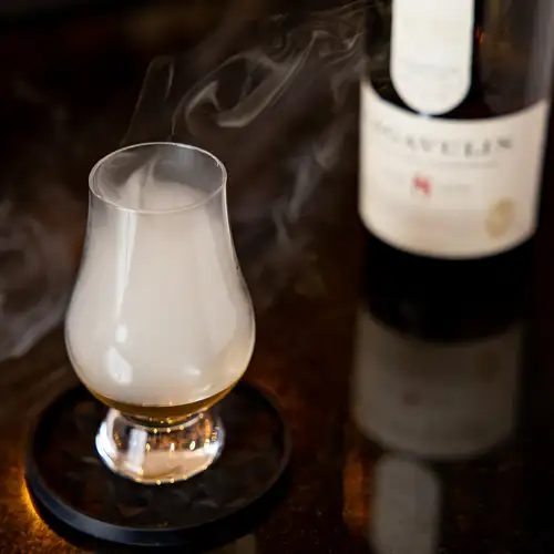 特製スモークカクテル！ご注文のお酒に+150円(税込)で燻製加工が可能◎お好きなお酒でお試しください♪