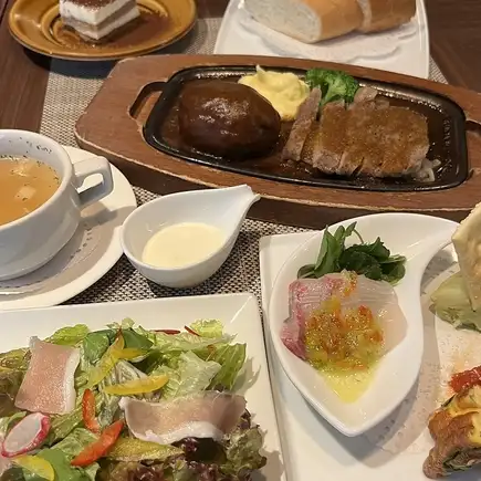 【午餐】仅限午餐时段供应的套餐，包含牛排和汉堡包，以及无限畅饮。