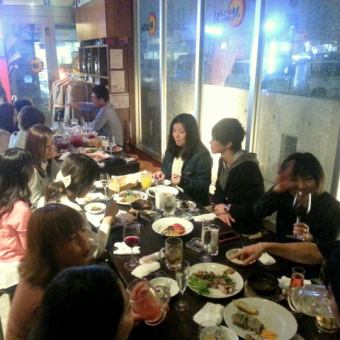 Seats at the table and seats at the window ♪ 20 people OK! This is a picture of a wine party !!