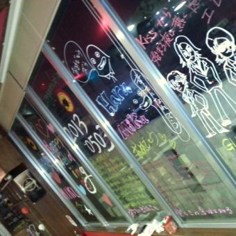 Event paint on glass ♪ Halloween party, Christmas party, wine party, pizza party, wedding second party etc ♪ Please do not hesitate to charter at events ♪ Please feel free to contact us!