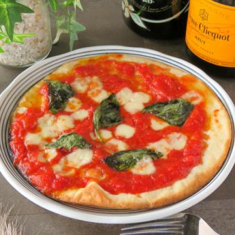 <Good value for money> Choose from a selection of pizzas and other Italian dishes, 3 hours of all-you-can-drink for 3,500 yen