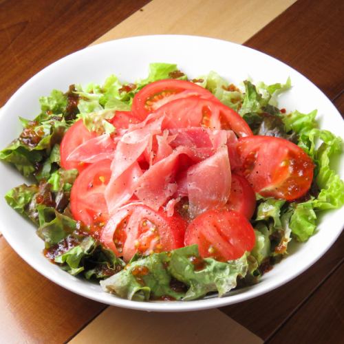 Tomato and prosciutto salad