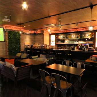 貸切り最大80名様までOKの店内♪