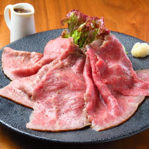 こだわりのローストビーフ♪現在は海外のお肉と和牛のお肉と二種類ございます。