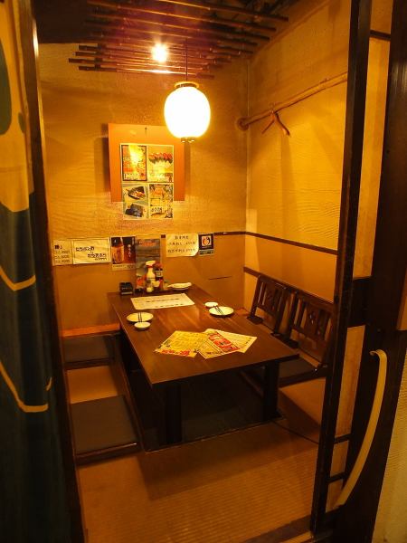 [1F] On the 1st floor, where the atmosphere changes depending on the seats, we have various private rooms such as a private table room and a private digging room ♪