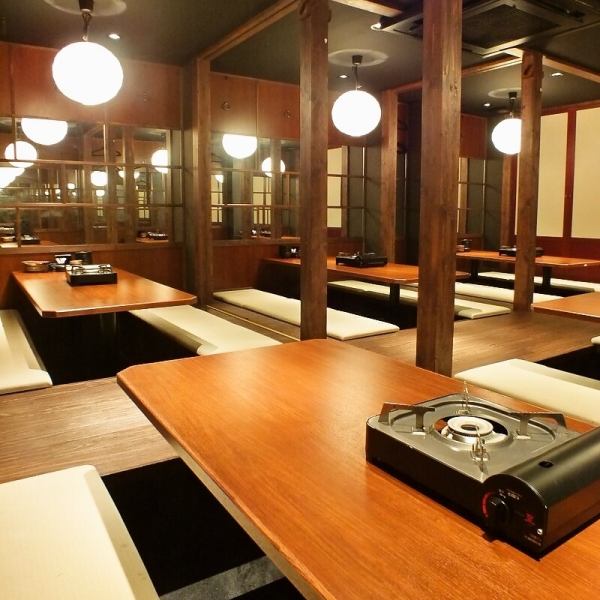 【お座敷席は最大48名様までご利用可能！】店内は広々と落ち着いており、レイアウトも変更可能！幅広いシチュエーションでご利用頂けます◎貸切宴会も大歓迎！北千住で大人数宴会ができる居酒屋をお探しの幹事様、是非ご検討下さい★≪うまかもんコースなら3時間飲み放題付き 全9品 4000円≫