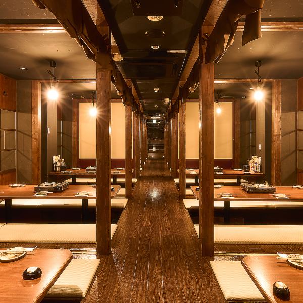 【お座敷席は最大48名様までご利用可能！】店内は広々と落ち着いており、レイアウトも変更可能！幅広いシチュエーションでご利用頂けます◎貸切宴会も大歓迎！北千住で大人数宴会ができる居酒屋をお探しの幹事様、是非ご検討下さい★≪うまかもんコースなら3時間飲み放題付き 全9品 4000円≫