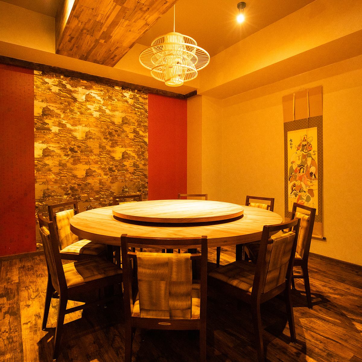Recommended for small parties! You can enjoy a relaxing meal at a round table in a private room.