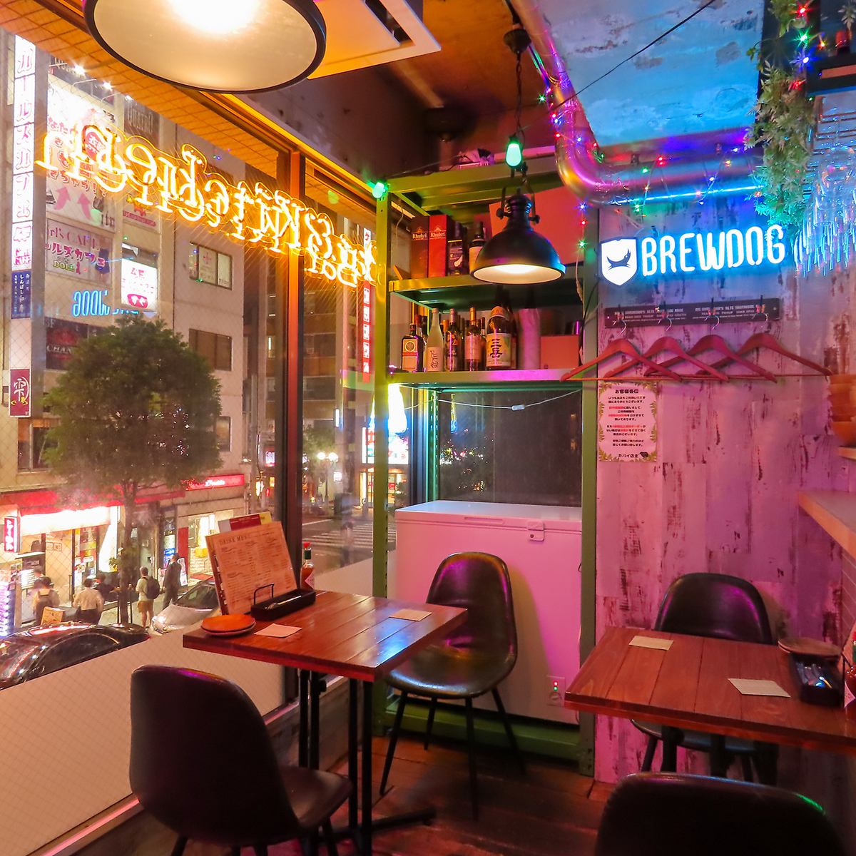 エスニックテイストを織り交ぜた洋風バル♪リーズナブルに食事を楽しめる！