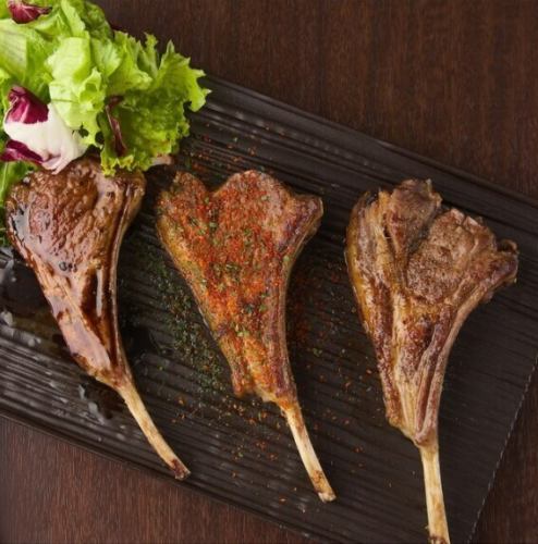 バルサミコとプレーンのソースを選べるラムチョップ