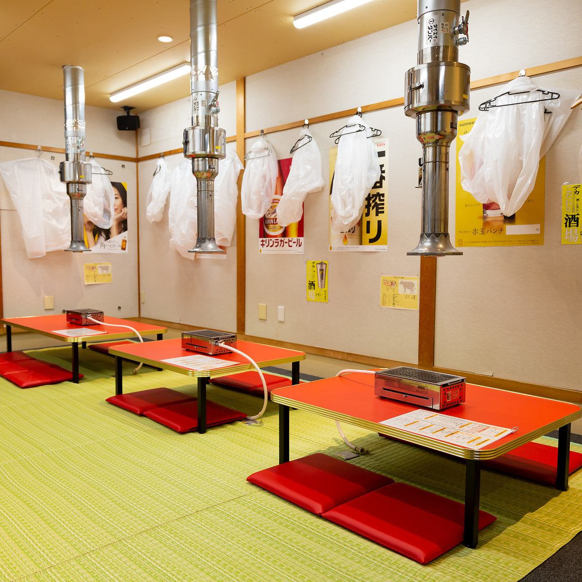 The 2nd floor tatami room can be reserved for 18 to 30 people! A private space!
