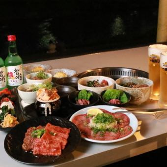 <7:30pm~>季节限定【送餐楼层情侣套餐】包括上裙牛排在内的9道菜品两人份10,000日元（含税）